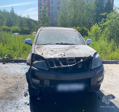 В Иванове на Любимова сгорел внедорожник